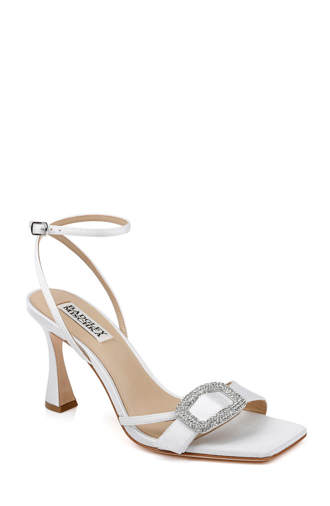 ジュディス ガイガー JUDITH  「Blackbird」白マット Judith Heeled Square Toe Sandals by Badgley Mischka